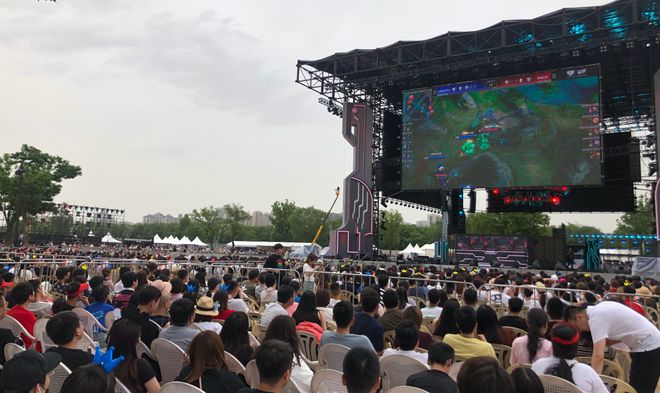 鲁莽染红 鲁莽染红