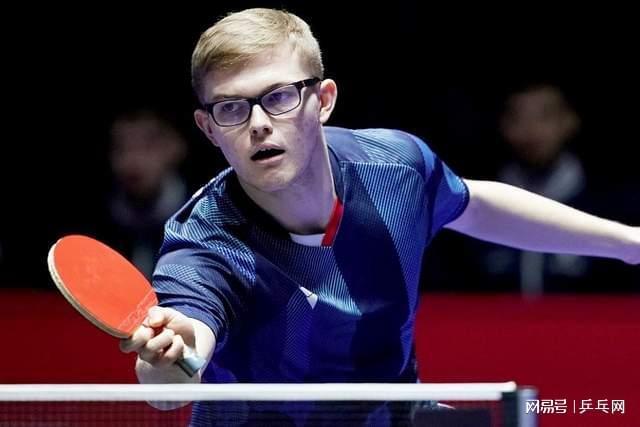 他经常在更 他经常在更